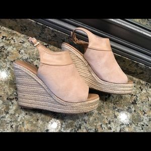 Blush, 4.5 inch high wedge espadrilles, 7.5 M.
